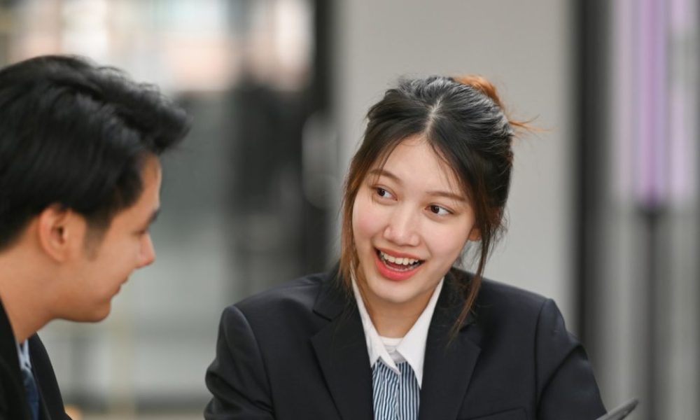 beautiful-young-businesswoman-sharing-ideas-business-strategy-discussing-information-online--e1669550314329